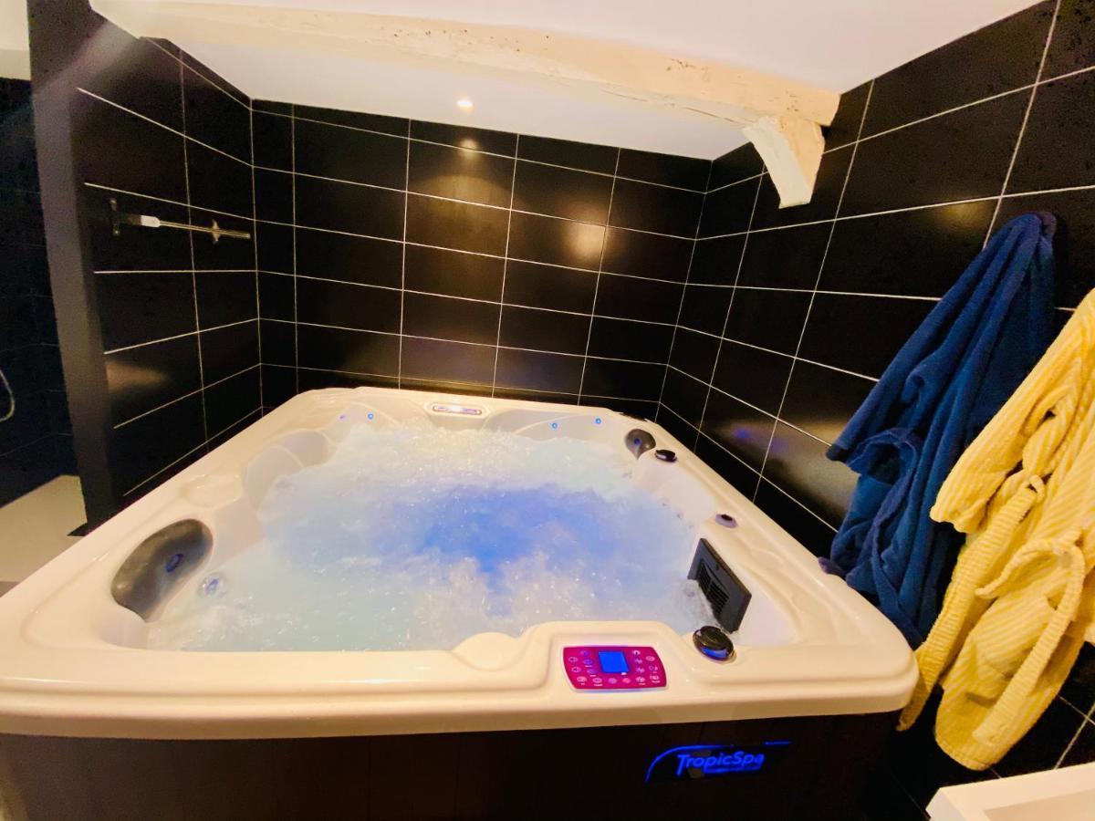 Escapade Romantique - Jacuzzi Et Parking Prive - 002 Apartment Rouen Exterior photo
